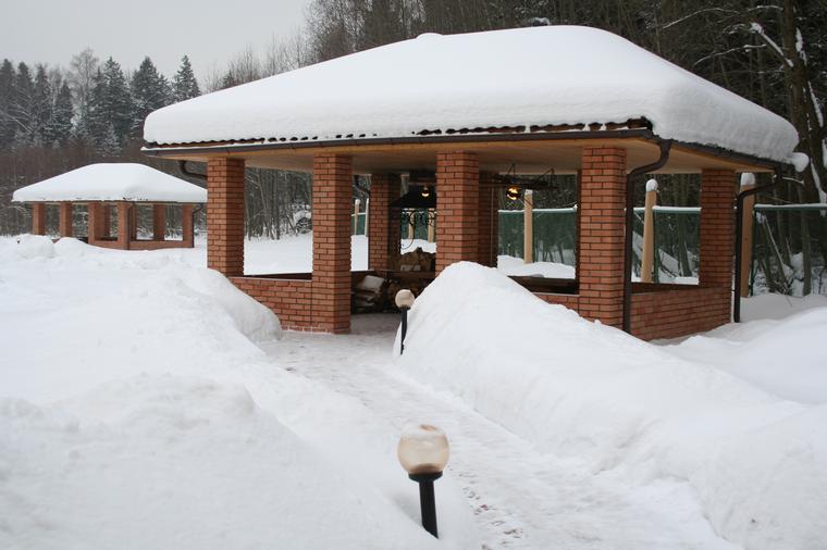Беседка на территории. Загородный клуб "Луч Pictures", отдых в Подмосковье.
